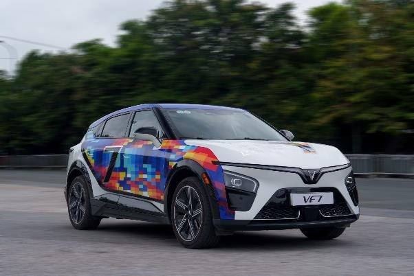 Tín đồ thời trang, dân công nghệ hay người mê xe đều phải lòng VinFast VF 7 vì lý do này