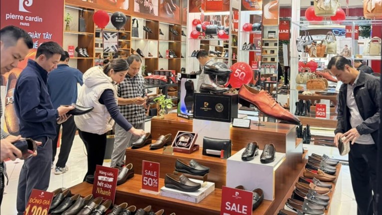 Nhận diện Emall Việt Nam: 'Tay to' kín tiếng, thâu tóm hệ thống Pierre Cardin