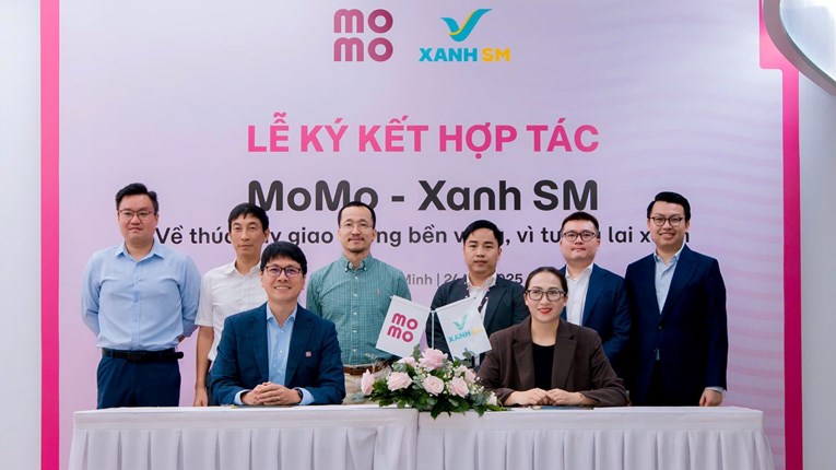 MoMo và Xanh SM ký kết hợp tác chiến lược, mở rộng dịch vụ di chuyển xanh và thanh toán số cho người dùng