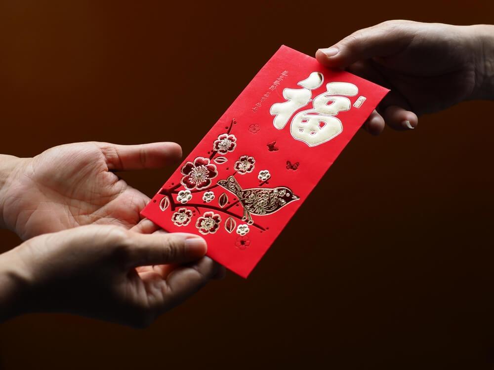 Ng&agrave;y Tết lu&ocirc;n xuất hiện những c&acirc;u chuyện kh&oacute; xử li&ecirc;n quan việc l&igrave; x&igrave; cho trẻ nhỏ. Ảnh: Shutterstock.