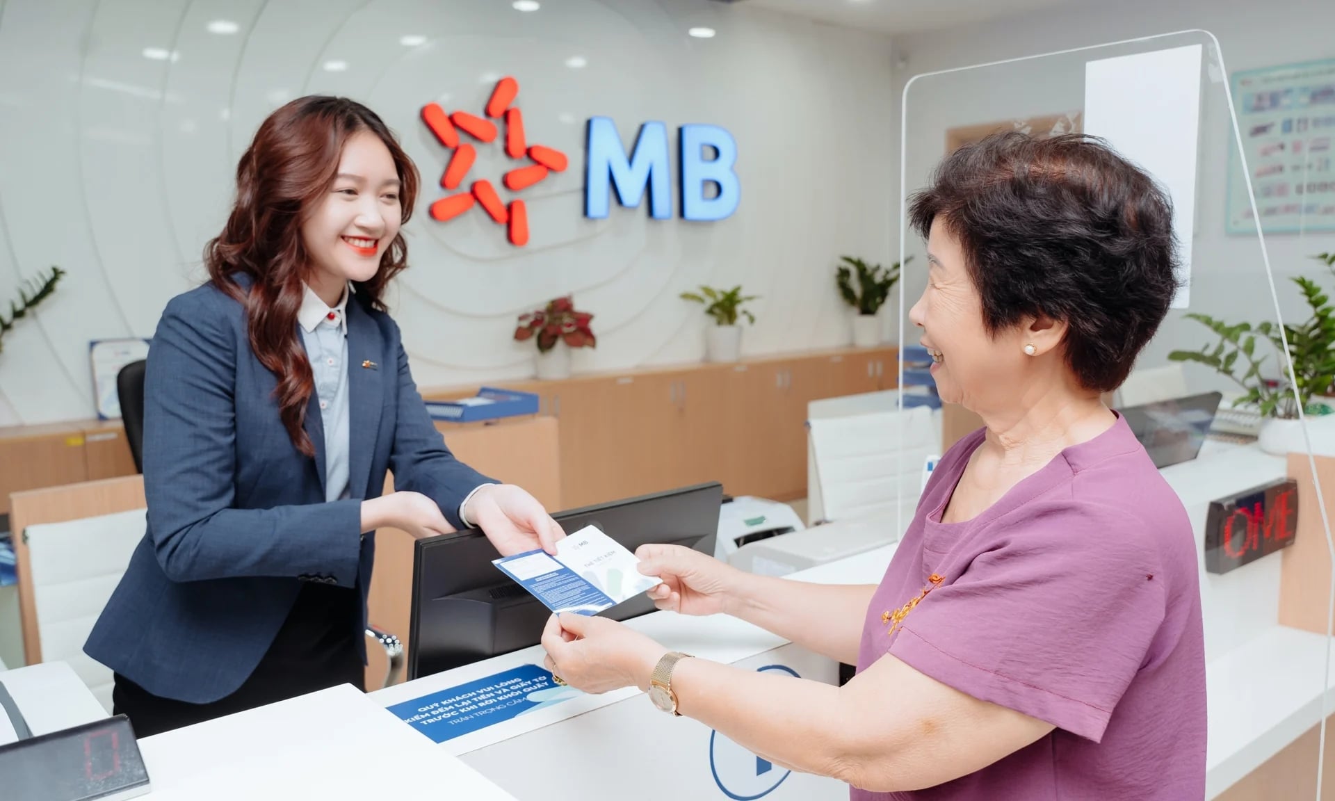 Ngân hàng đầu tiên công bố lợi nhuận năm 2025 - Ảnh 1