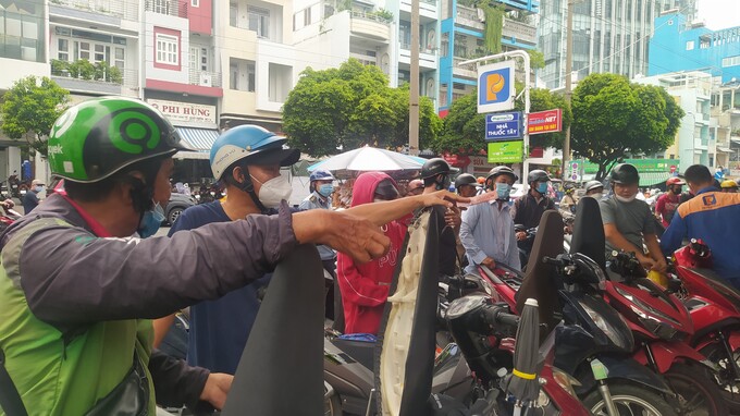 C&aacute;c doanh nghiệp b&aacute;n lẻ xăng dầu muốn được quy định một mức chiết khấu cụ thể để tr&aacute;nh t&igrave;nh trạng khủng hoảng nguồn cung trong thời gian qua.