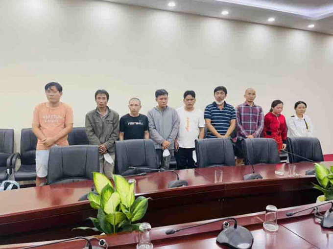 C&aacute;c nghi phạm trong đường d&acirc;y đ&aacute;nh bạc. Ảnh: C&ocirc;ng an.