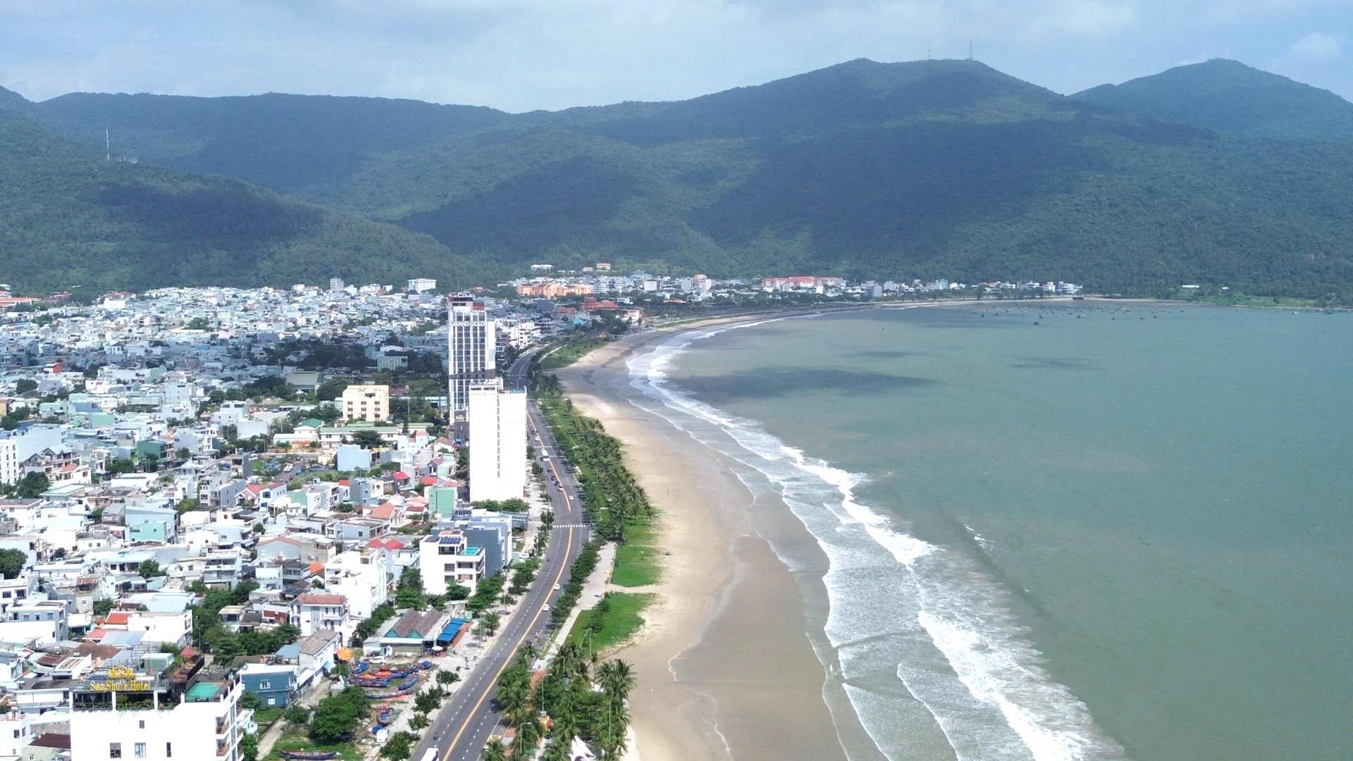 Đường V&otilde; Nguy&ecirc;n Gi&aacute;p (Đ&agrave; Nẵng).