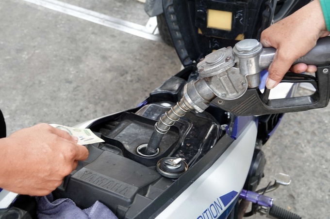 Gi&aacute; xăng c&oacute; thể giảm lần đầu ti&ecirc;n trong năm 2023.