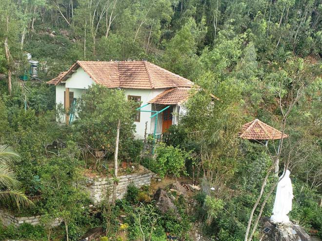 Căn nh&agrave; của &ocirc;ng Phan Phi Hổ tại n&uacute;i Xu&acirc;n V&acirc;n &nbsp;