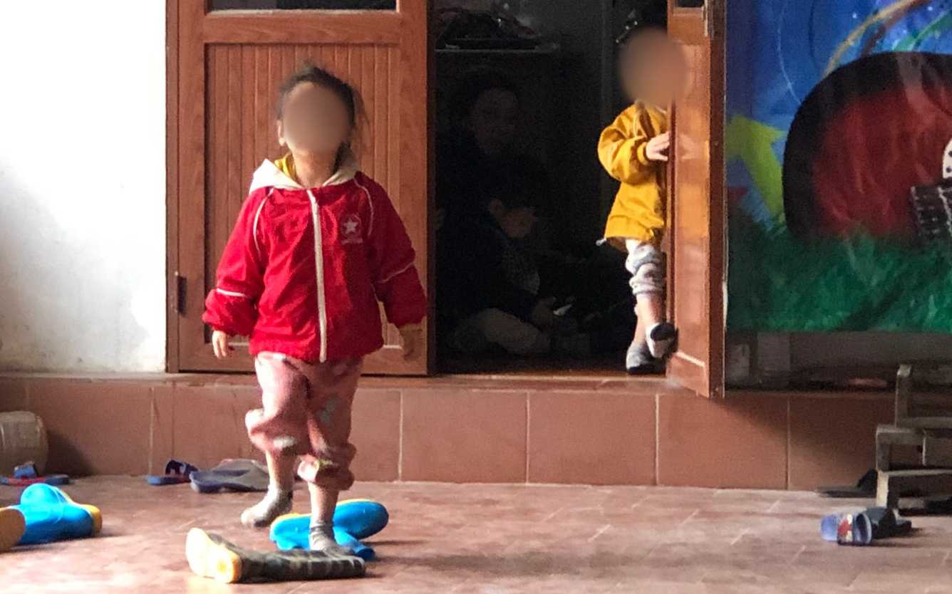 Vụ 2 cháu bé bị bỏ rơi giữa trời rét Hà Nội: Có 2 người tự nhận là người thân đến uỷ ban xã xin nhận cháu - Ảnh 1