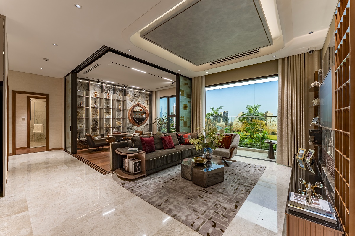 Lấy cảm hứng thiết kế từ một thương hiệu thời trang h&agrave;ng đầu nước Ph&aacute;p, kết hợp h&agrave;i h&ograve;a giữa những đường n&eacute;t thiết kế đương đại v&agrave; họa tiết trang tr&iacute; &Aacute; Đ&ocirc;ng, căn hộ 3 ph&ograve;ng ngủ n&ecirc;u bật phong c&aacute;ch xa xỉ, vốn d&agrave;nh cho c&aacute;c gia đ&igrave;nh th&agrave;nh đạt.