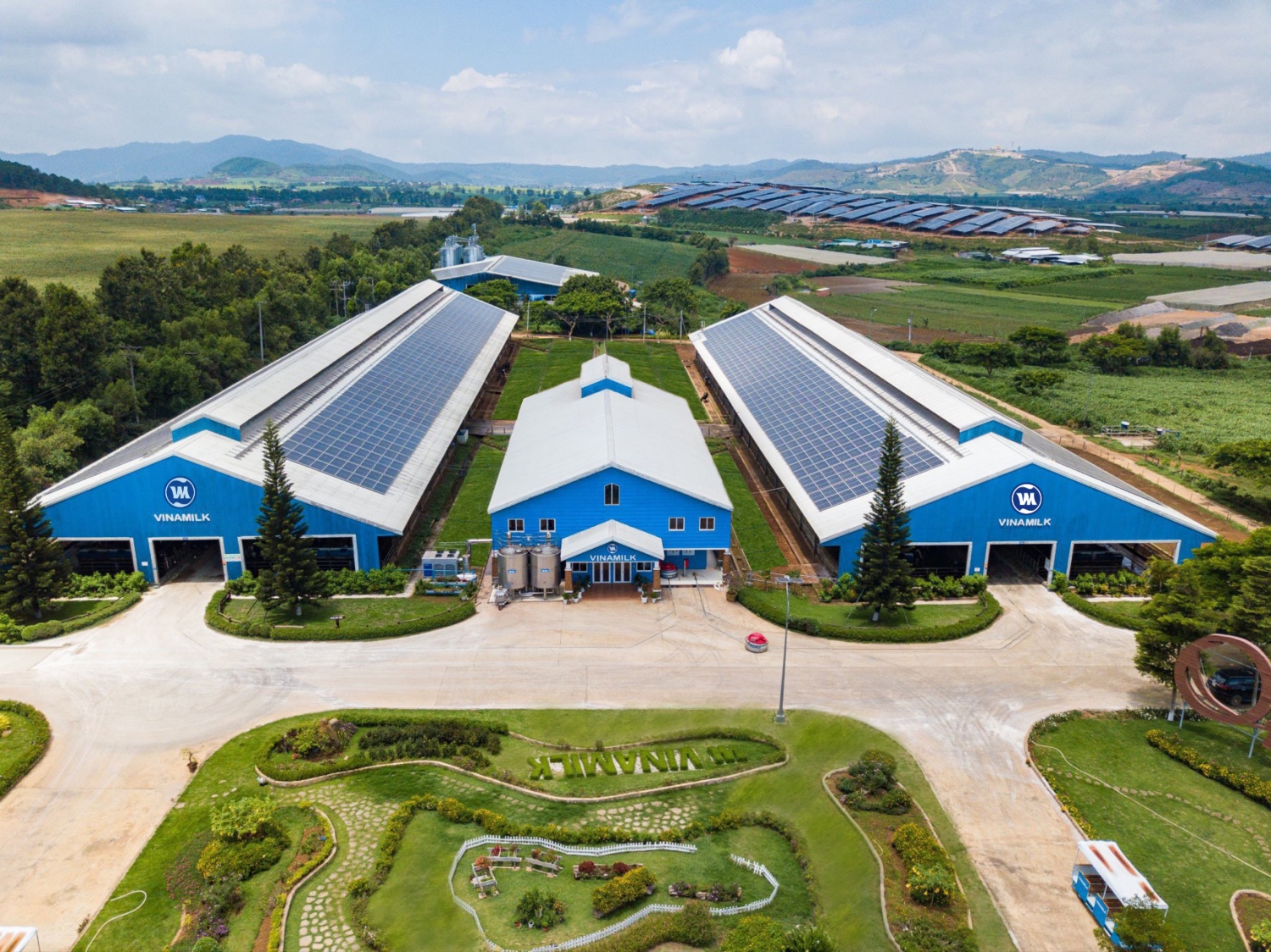 C&aacute;c trang trại Vinamilk Green Farm đều sử dụng năng lượng mặt trời, g&oacute;p phần l&agrave;m giảm thiểu ảnh hưởng biến đổi kh&iacute; hậu