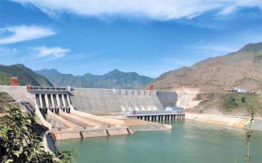 Mặc d&ugrave; đang sở hữu một nh&agrave; m&aacute;y lớn v&agrave; ổn định, Thủy điện Hủa Na vẫn bước v&agrave;o giai đoạn mở rộng quy m&ocirc; bằng thương vụ mua lại dự &aacute;n thủy điện kh&aacute;c. Ảnh: TL.