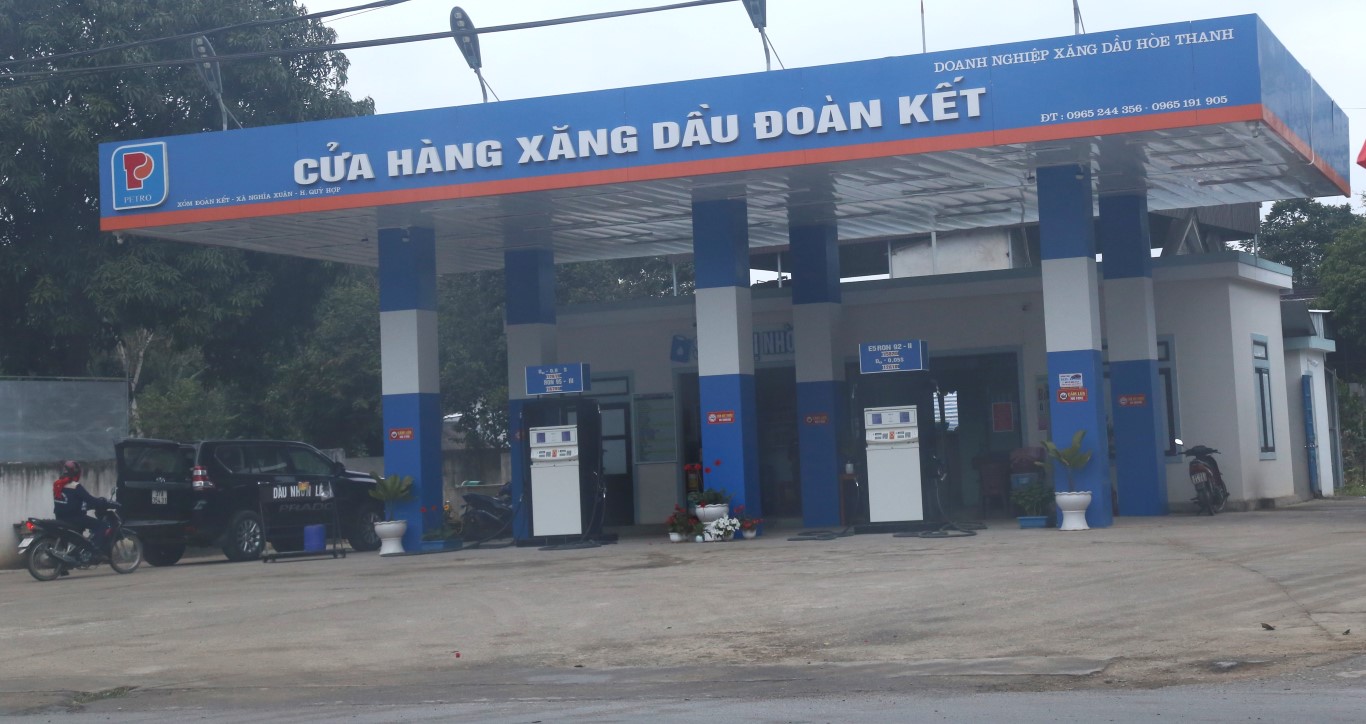 Cửa h&agrave;ng thuộc Doanh nghiệp tư nh&acirc;n xăng dầu H&ograve;e Thanh đ&atilde; c&oacute; dấu hiệu x&acirc;m phạm c&aacute;c nh&atilde;n hiệu số 164855, 164856, 209818 đ&atilde; được Cục Sở hữu tr&iacute; tuệ cấp cho Petrolimex &nbsp;