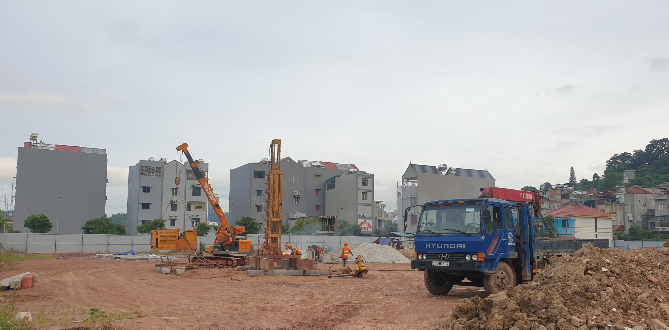 Kh&ocirc;ng kh&iacute; khẩn trương tại c&ocirc;ng trường dự &aacute;n Khu đ&ocirc; thị TNR Grand Palace Sơn La (tỉnh Sơn La)