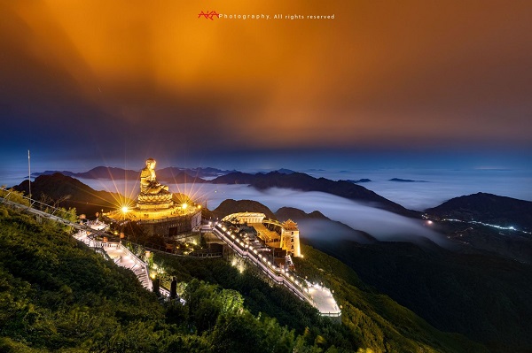 Quần thể tâm linh trên đỉnh Fansipan qua ống kính nhiếp ảnh gia Lê Việt Khánh. (Ảnh: THẢO PHƯƠNG)