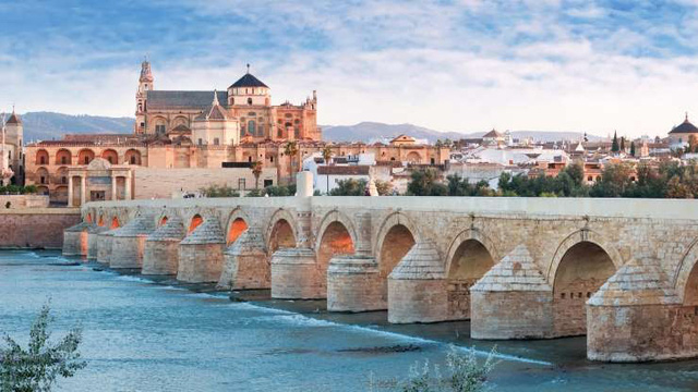 T&acirc;y Ban Nha l&agrave; một điểm đến th&uacute; vị