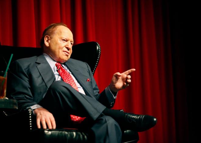 Sheldon Adelson: Tuổi thơ b&#225;n b&#225;o dạo mưu sinh tới &#244;ng tr&#249;m đế chế s&#242;ng bạc lớn nhất nước Mỹ - Ảnh 1