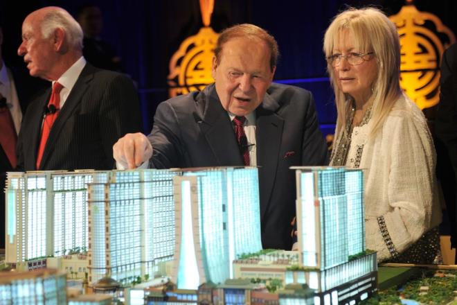Sheldon Adelson: Tuổi thơ b&#225;n b&#225;o dạo mưu sinh tới &#244;ng tr&#249;m đế chế s&#242;ng bạc lớn nhất nước Mỹ - Ảnh 3