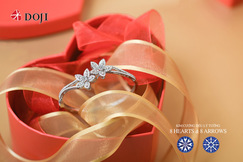 M&oacute;n qu&agrave; gi&uacute;p ph&aacute;i đẹp trở n&ecirc;n xinh đẹp, gửi gắm th&ocirc;ng điệp y&ecirc;u thương v&agrave; thấu hiểu đến từ DOJI. &nbsp;