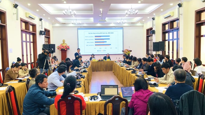 CIEM dự b&#225;o GDP Việt Nam năm 2024 c&#243; thể đạt 6,48% - Ảnh 1