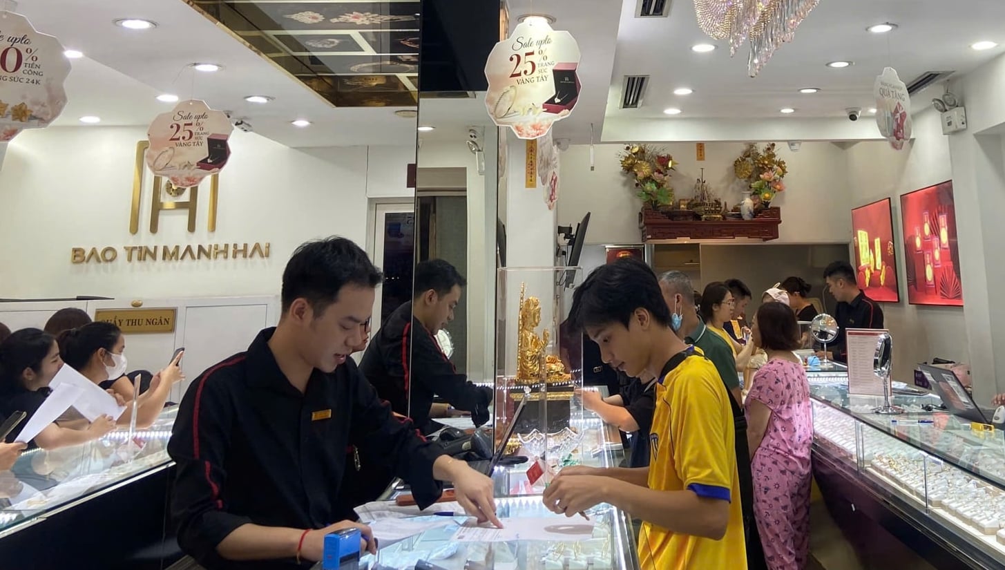 Giá vàng hôm nay 16/1: Giữ vững ở mức gần 163 triệu/lượng - Ảnh 1