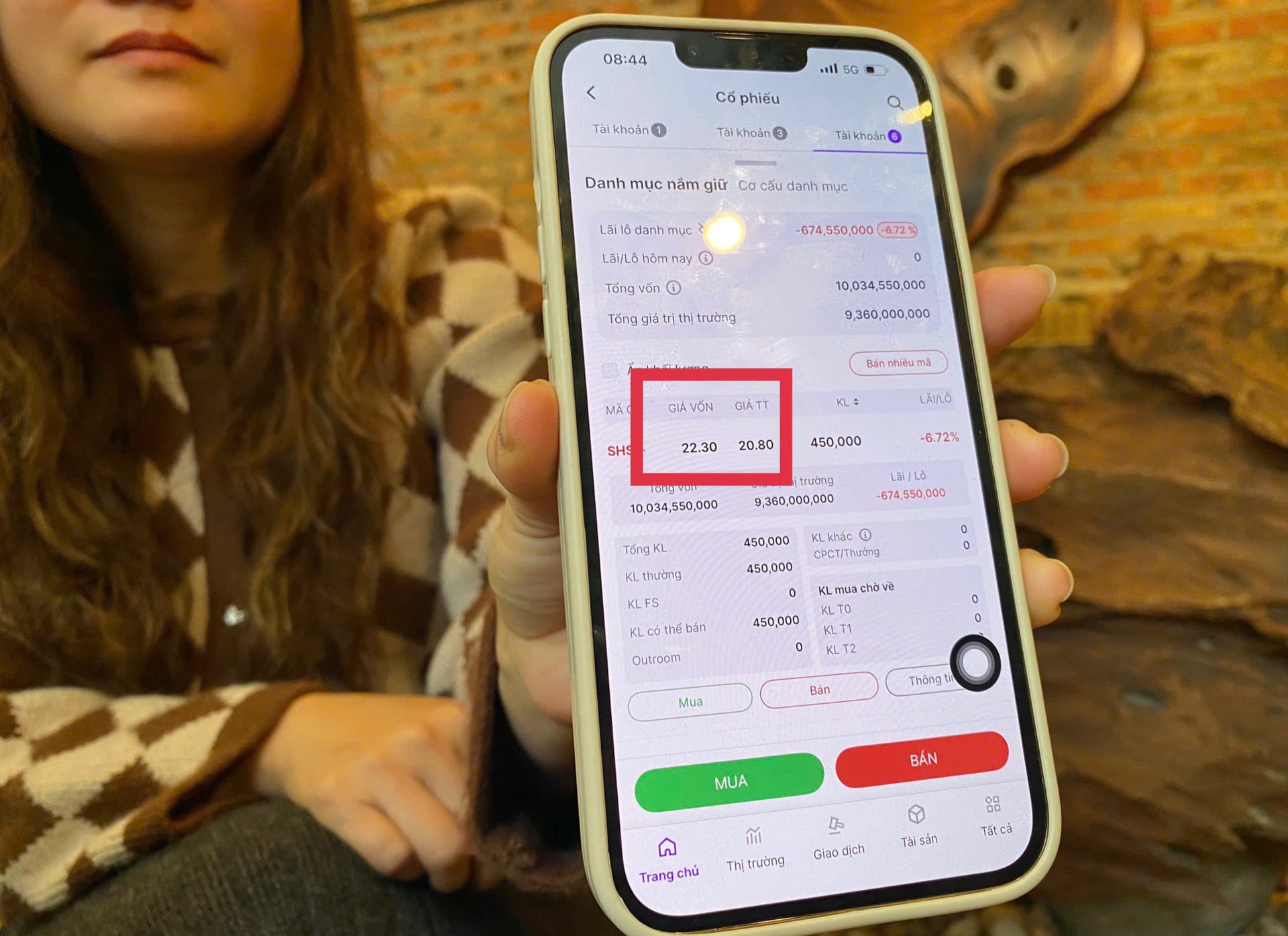 Chỉ l&agrave; chuyển cổ phiếu từ t&agrave;i khoản đu&ocirc;i 3 sang đu&ocirc;i 6 m&agrave; kh&ocirc;ng c&oacute; bất kỳ giao dịch n&agrave;o nhưng gi&aacute; vốn hiển thị chưa ch&iacute;nh x&aacute;c, theo chị L&ecirc; Thị Tố Như.