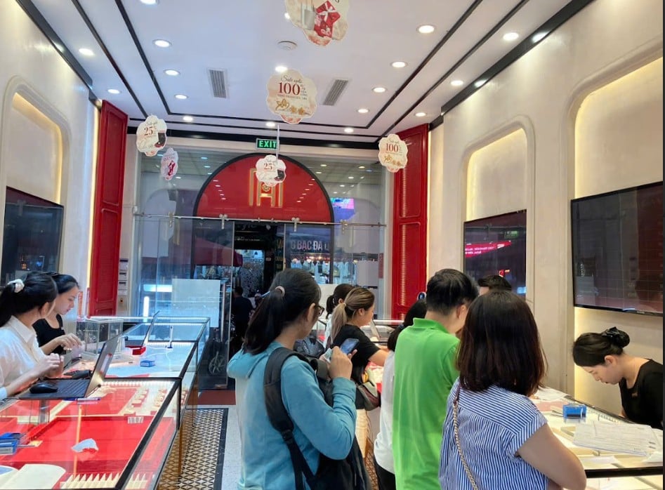 Giá vàng hôm nay 16/1: Giữ vững ở mức gần 163 triệu/lượng - Ảnh 2