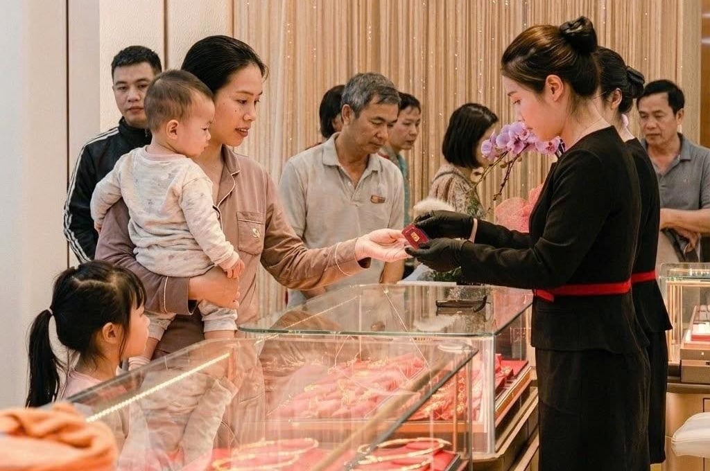 Giá vàng hôm nay 20/1: Vàng miếng SJC giữ mốc 165 triệu/lượng - Ảnh 1