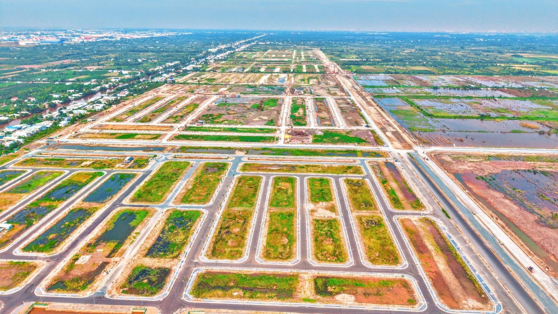 Siết cọc đấu giá đất nền: Người bỏ cọc hết 'đất diễn'? - Ảnh 2