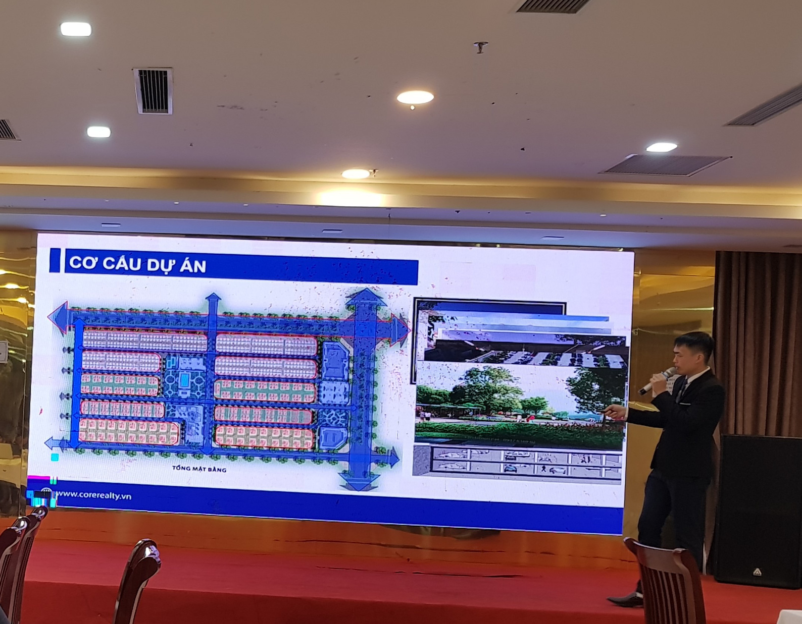 Tư vấn kh&aacute;ch h&agrave;ng tại dự &aacute;n của C&ocirc;ng ty Minh Giang &nbsp;