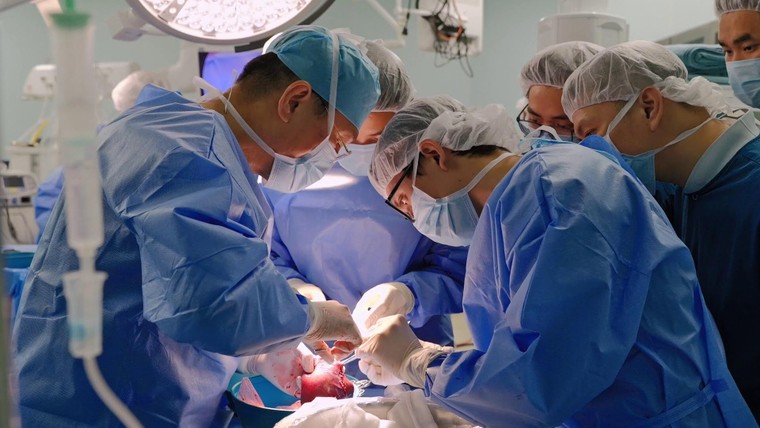 Kỳ tích ghép gan cho bé gái gần 1 tuổi, cân nặng chỉ 5,3 kg tại Vinmec Times City - Ảnh 1