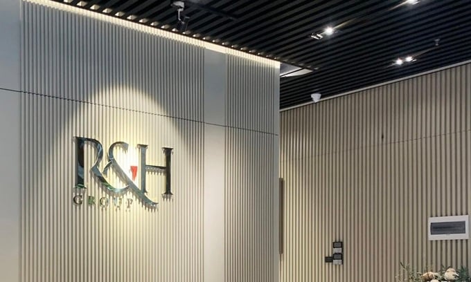 Tập đo&agrave;n R&amp;H bị phạt v&igrave; vi phạm c&ocirc;ng bố th&ocirc;ng tin tr&aacute;i phiếu.