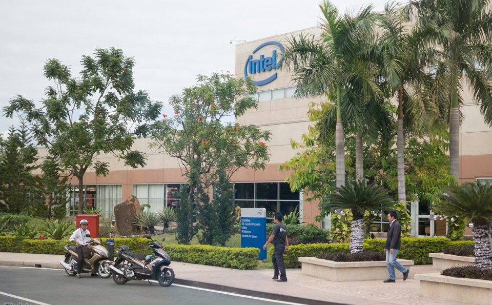 Intel đang mất dần thị phần v&#224;o tay đối thủ, dự lỗ qu&#253; I/2023 - Ảnh 1