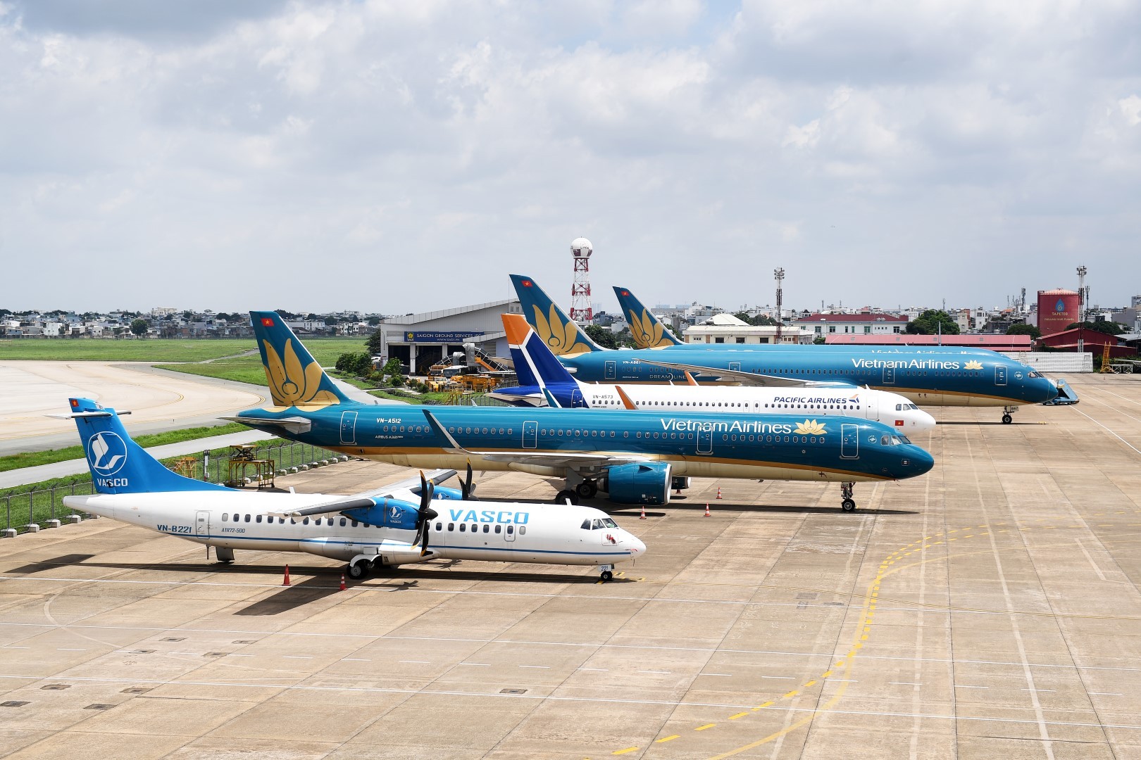 Gi&aacute; nhi&ecirc;n liệu b&igrave;nh qu&acirc;n tăng 40% khiến cho chi ph&iacute; của Vietnam Airlines tăng mạnh.