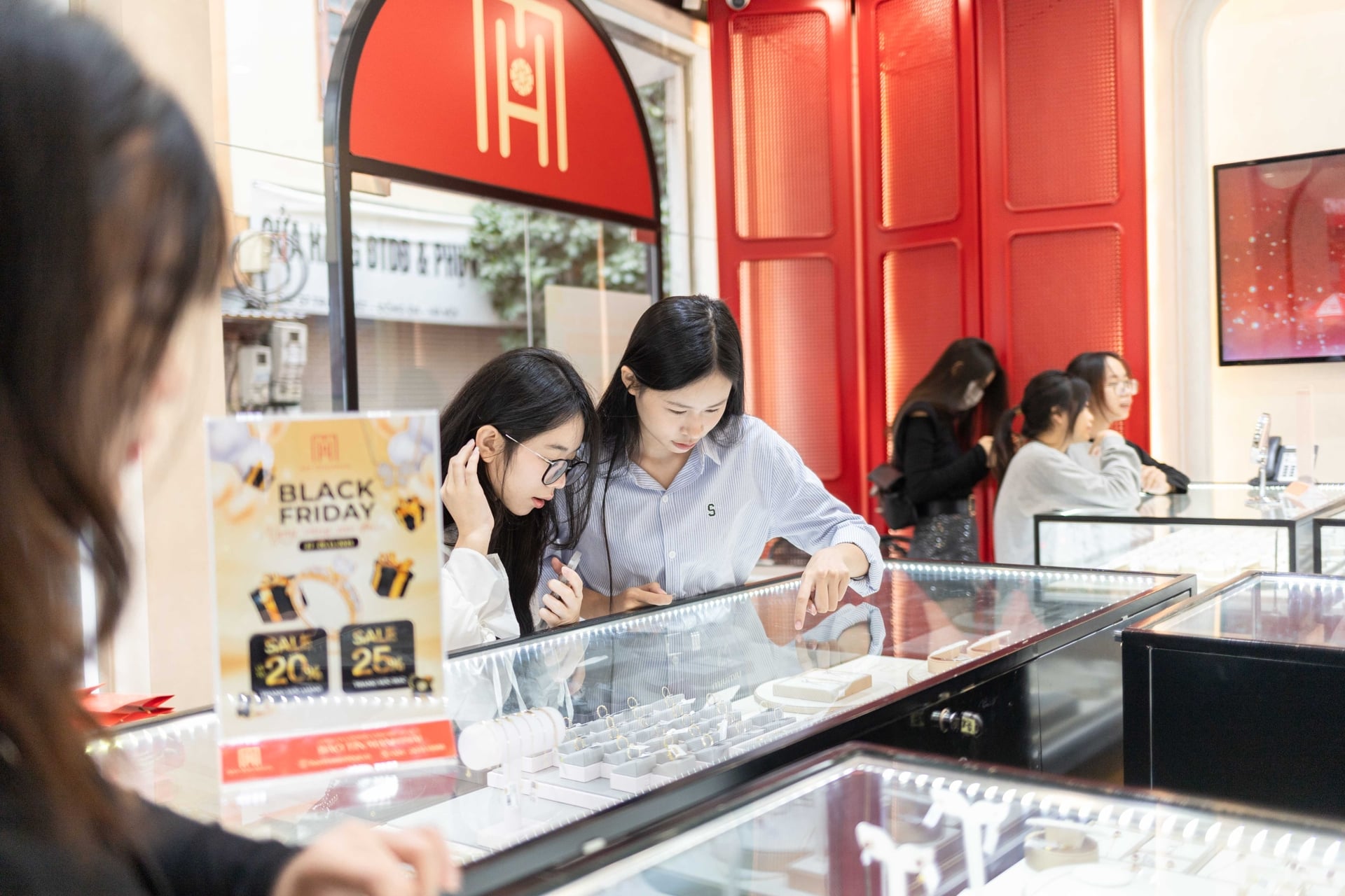 Giá vàng hôm nay 4/2: Tăng tới hơn 10 triệu/lượng trong một ngày - Ảnh 2