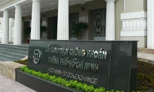 HOSE cảnh b&#225;o h&#224;ng loạt cổ phiếu c&#243; nguy cơ bị hủy ni&#234;m yết - Ảnh 1