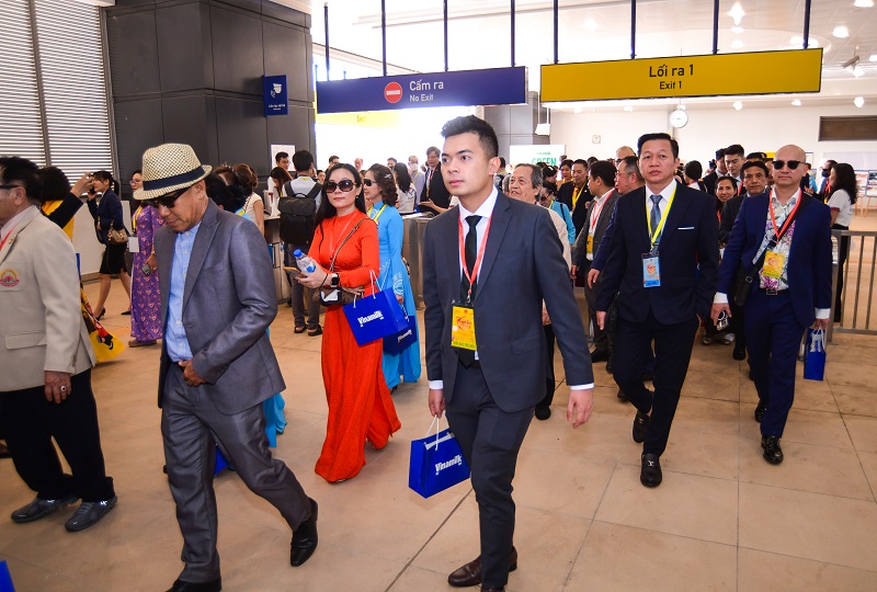 H&#224;ng ngh&#236;n sản phẩm Vinamilk “theo ch&#226;n” kiều b&#224;o trải nghiệm tuyến metro Bến Th&#224;nh - Suối Ti&#234;n - Ảnh 5