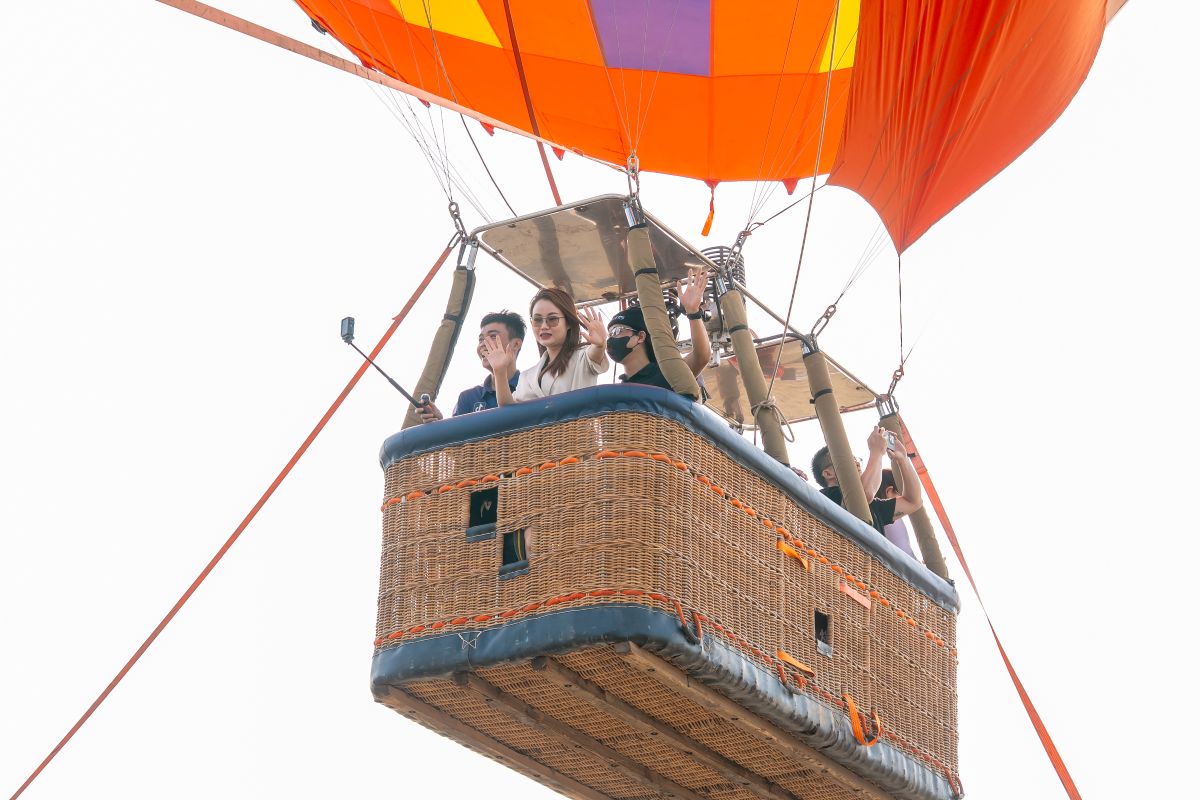 Để Valentine không nhàm chán, hãy thử cảm giác “yêu từ trên cao” với lễ hội khinh khí cầu Cần Giờ - Ảnh 2
