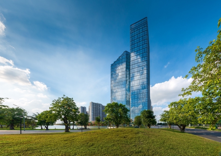 Đạt chứng chỉ LEED Platinum V4, TechnoPark Tower giữa l&ograve;ng &ldquo;th&agrave;nh phố biển hồ&rdquo; Vinhomes Ocean Park đ&atilde; ghi t&ecirc;n m&igrave;nh v&agrave;o danh s&aacute;ch c&aacute;c biểu tượng xanh vang danh thế giới.