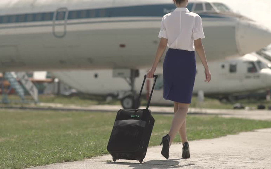 Hết thời v&#236; dịch Covid-19, tiếp vi&#234;n h&#224;ng kh&#244;ng đua nhau chuyển nghề b&#225;n bảo hiểm - Ảnh 1