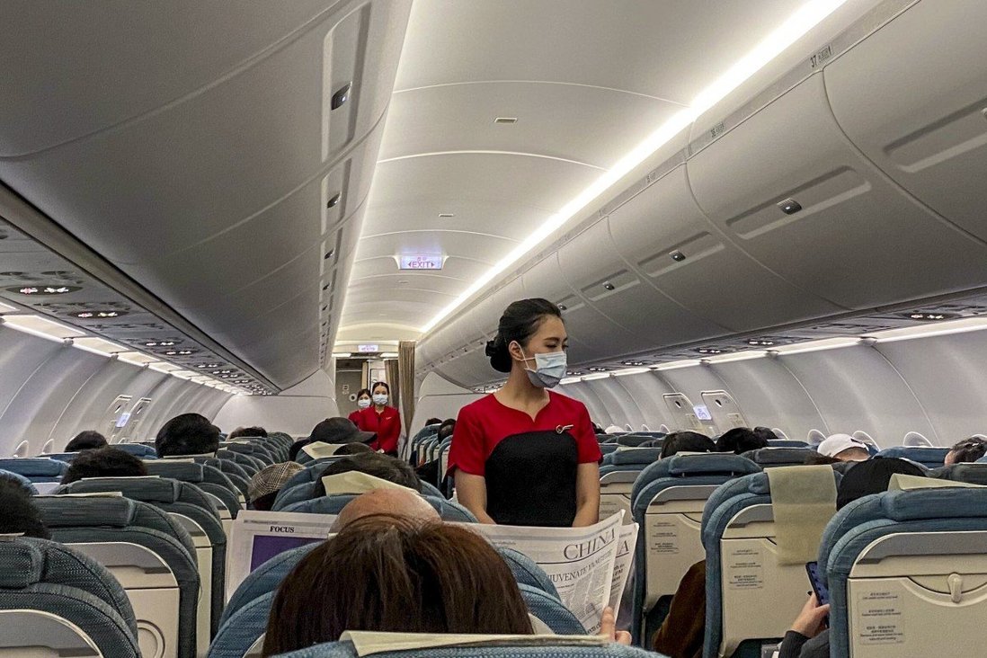 Hết thời v&#236; dịch Covid-19, tiếp vi&#234;n h&#224;ng kh&#244;ng đua nhau chuyển nghề b&#225;n bảo hiểm - Ảnh 2