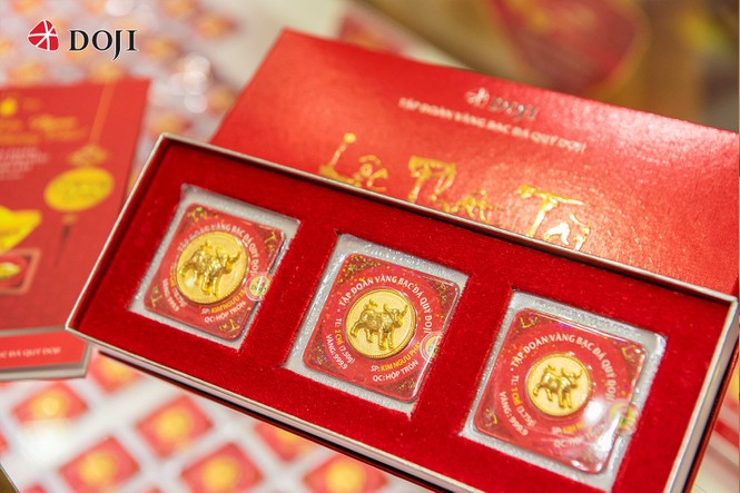 Sản phẩm đồng v&agrave;ng Kim Ngưu Chi&ecirc;u T&agrave;i với h&igrave;nh ảnh ch&uacute; Tr&acirc;u v&agrave;ng được c&aacute;ch điệu, tr&agrave;n đầy nhuệ kh&iacute;, mang cho gia chủ một năm mới t&agrave;i vận tốt tươi, sự nghiệp vững bền v&agrave; t&agrave;i lộc vượng ph&aacute;t.