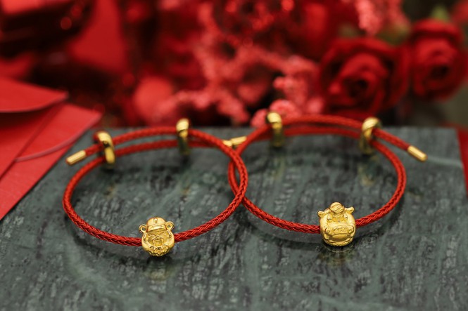 Những thiết kế Charm V&agrave;ng 24K c&oacute; biểu tượng phong thủy may mắn như Ngưu V&agrave;ng, Thần T&agrave;i của DOJI thu h&uacute;t sự quan t&acirc;m của nhiều kh&aacute;ch h&agrave;ng trẻ