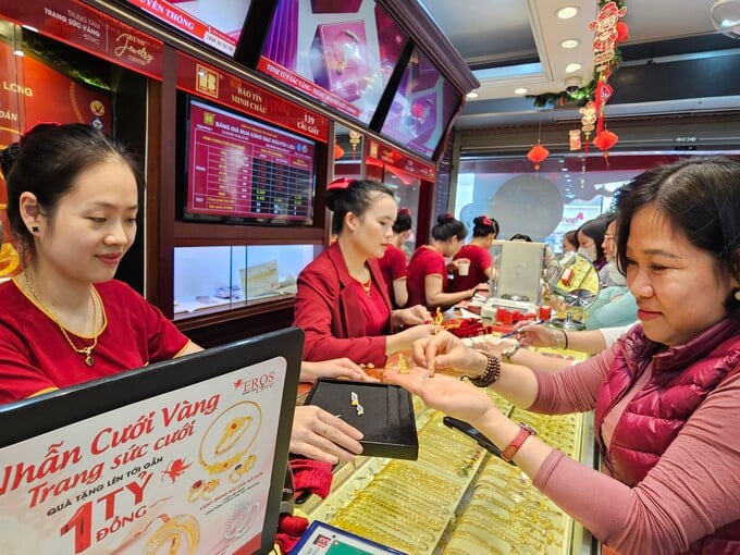 Gi&aacute; v&agrave;ng giảm mạnh sau ng&agrave;y v&iacute;a Thần T&agrave;i.