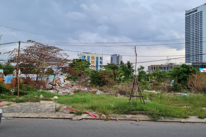 Hiện trạng Khu đất c&oacute; k&yacute; hiệu A1-2-1 thuộc vệt trục đường từ cầu S&ocirc;ng H&agrave;n ra biển đường Phạm Văn Đồng.