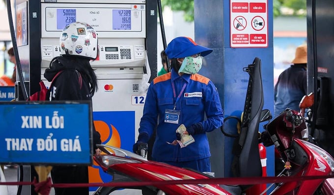 Gi&aacute; xăng dầu giảm từ 15h ng&agrave;y 22/2. (Ảnh minh họa)