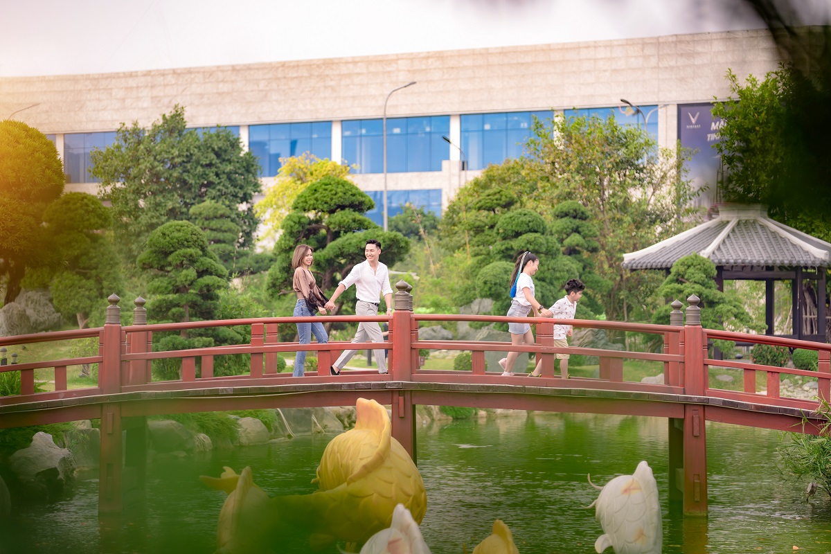 Khu tiện &iacute;ch vườn Nhật trong Đại đ&ocirc; thị trở th&agrave;nh địa điểm ưa th&iacute;ch của gia đ&igrave;nh diễn vi&ecirc;n Mạnh Trường. &nbsp;