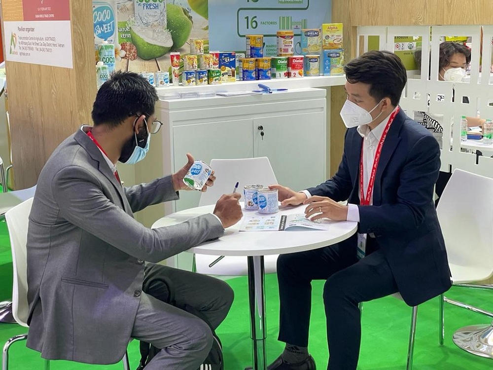 Nhiều sản phẩm mới của Vinamilk tại Gulfood Dubai 2022 lần n&agrave;y được kh&aacute;ch h&agrave;ng quan t&acirc;m t&igrave;m hiểu. &nbsp;