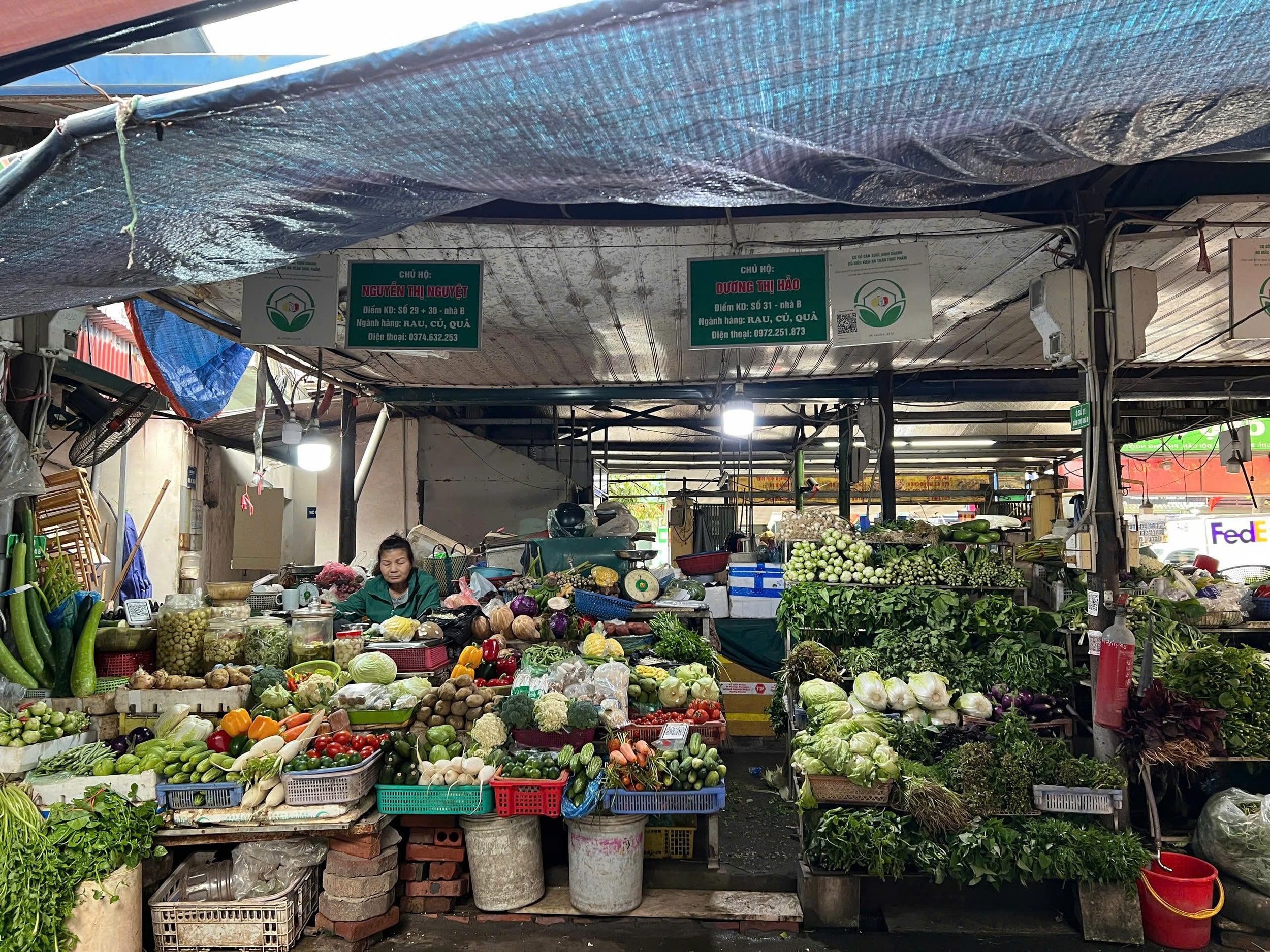 Sau Tết, nhiều loại thực phẩm giảm gi&aacute;. Ảnh: TL.