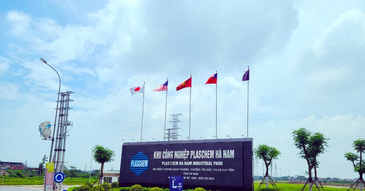 Trong lĩnh vực hạ tầng Khu c&ocirc;ng nghiệp, Tập đo&agrave;n h&oacute;a chất Nhựa c&oacute; C&ocirc;ng ty TNHH Đầu tư v&agrave; ph&aacute;t triển Khu c&ocirc;ng nghiệp Plaschem H&agrave; Nam.