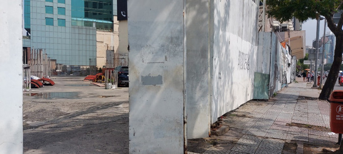 B&ecirc;n trong dự &aacute;n kh&ocirc;ng c&oacute; bất cứ hoạt động triển khai x&acirc;y dựng n&agrave;o.&nbsp;