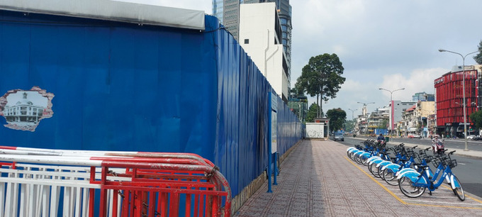 Ngo&agrave;i số bảng chỉ &ldquo;số 39 đường L&ecirc; Lợi&rdquo; th&igrave; kh&ocirc;ng c&oacute; bất cứ th&ocirc;ng tin n&agrave;o về dự &aacute;n.